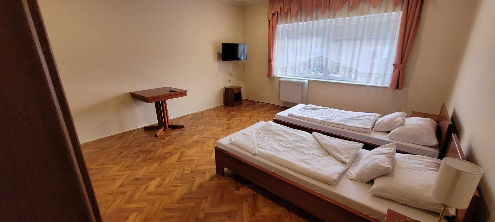 فندق Aranypatko Fogado-Etterem Győrújbarát المظهر الخارجي الصورة